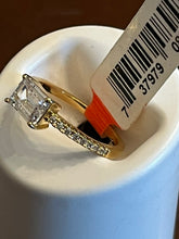 Load image into Gallery viewer, GOLD PLATED RECTANGULAR SHAPE STONE RING
