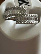 Load image into Gallery viewer, CZ RHODIUM PLATED BAND RING
